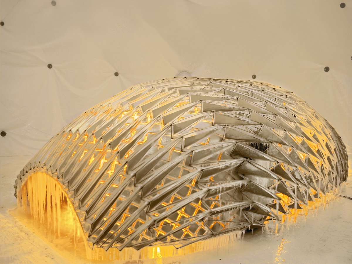 Olafur Eliasson Working on the 2007 BMW H2R Art Car | Image: BMW Group