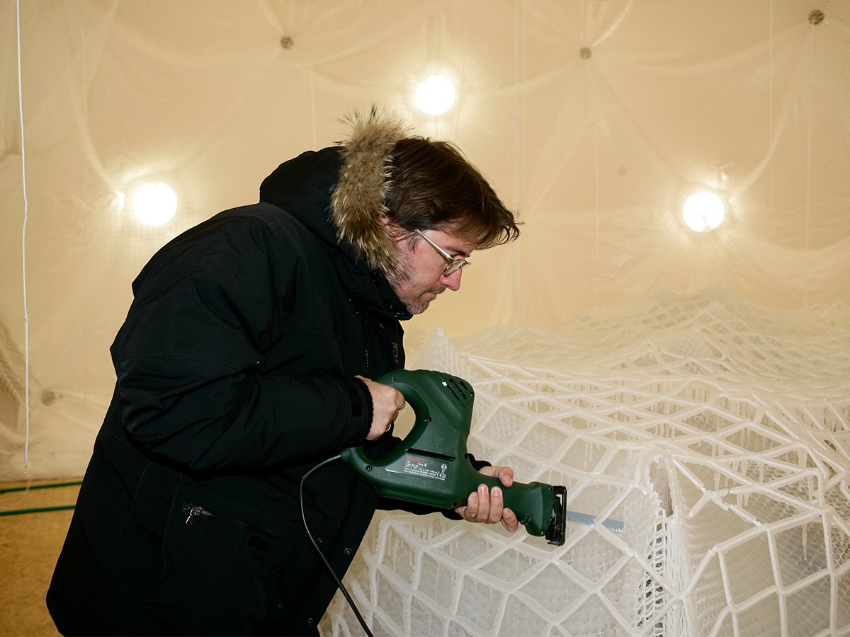 Olafur Eliasson Working on the 2007 BMW H2R Art Car | Image: Studio Olafur Eliasson and BMW Group